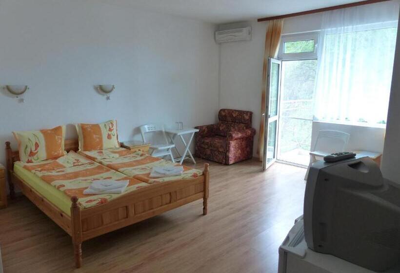 اتاق کلاسیک چهارنفره, Sunhouse Rooms