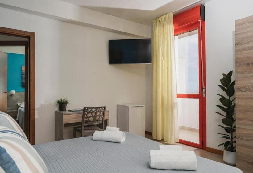 سوییت جونیور با بالکن, Club La Villa