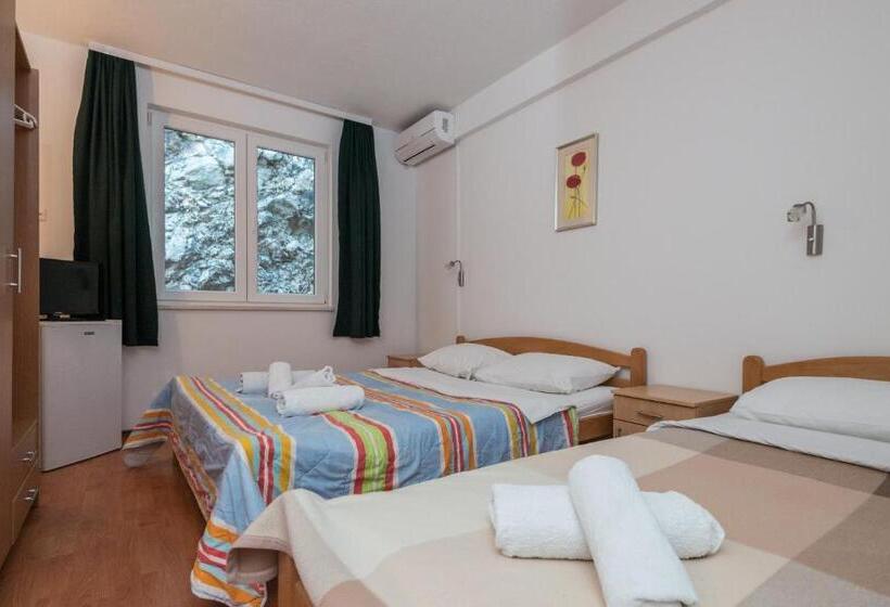 اتاق استاندارد با چشم‌انداز باغ, Motel Jadranka