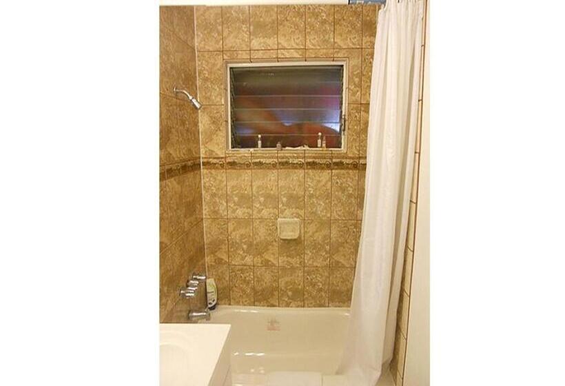 3 Bedroom Suite, Tradewinds Airport