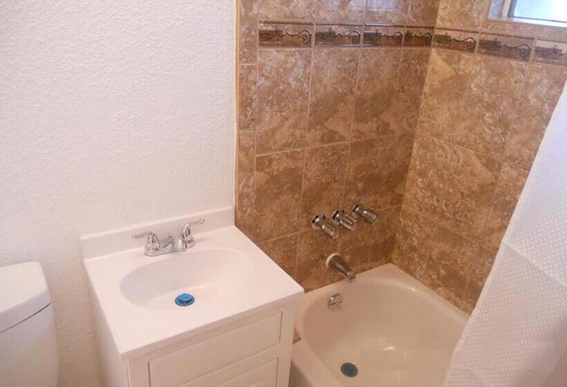 3 Bedroom Suite, Tradewinds Airport