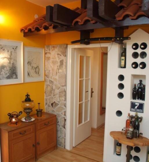 اتاق استاندارد سه تخته با سرویس بهداشتی مشترک, Guesthouse 7even