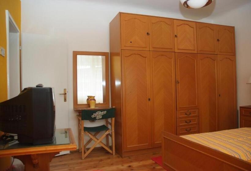 اتاق استاندارد سه تخته با سرویس بهداشتی مشترک, Guesthouse 7even