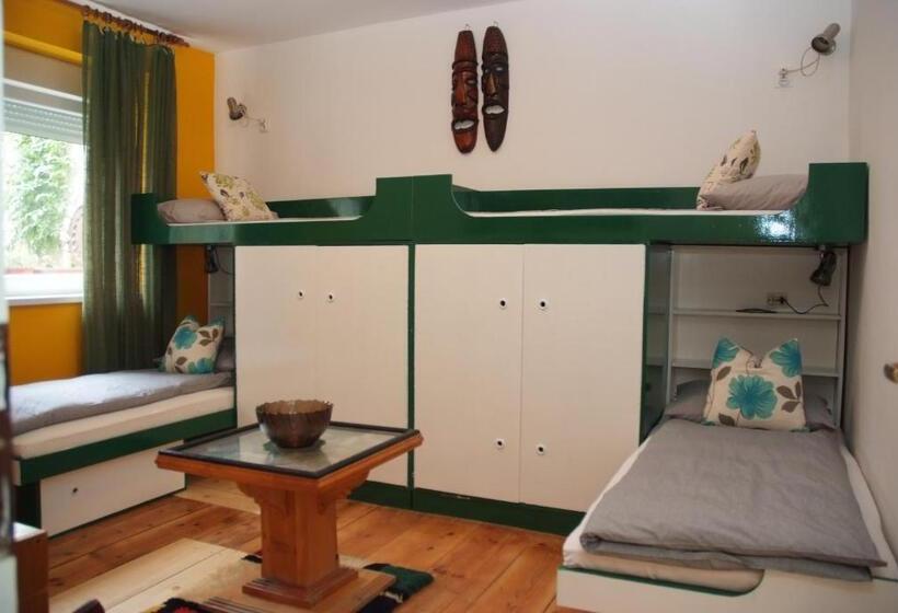 اتاق استاندارد چهارنفره با سرویس بهداشتی مشترک, Guesthouse 7even