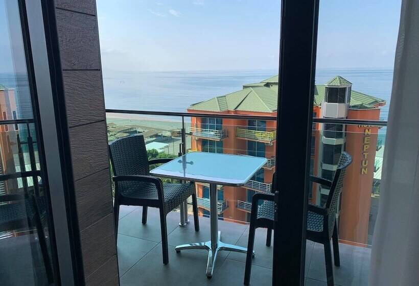 Triple Room Sea View, Neptun Palace Kvariati