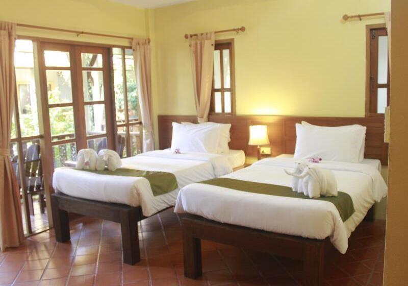 اتاق لوکس, Bangtao Village Resort   Sha