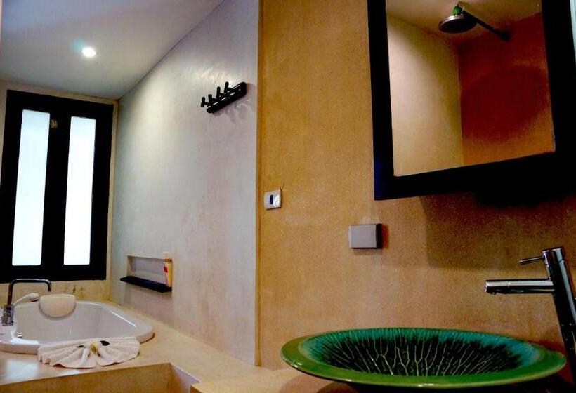 اتاق لوکس با چشم‌انداز باغ, Bhundhari Residence Koh Samui