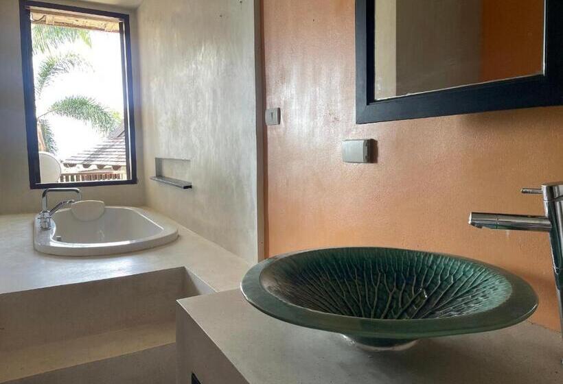 اتاق لوکس با چشم‌انداز باغ, Bhundhari Residence Koh Samui