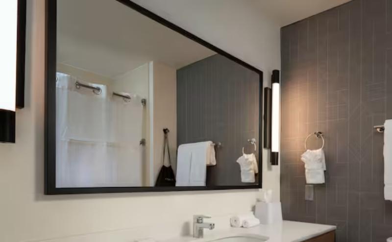 اتاق استاندارد با تخت بزرگ برای معلولان, Spark By Hilton Houston Bush Intercontinental Airport