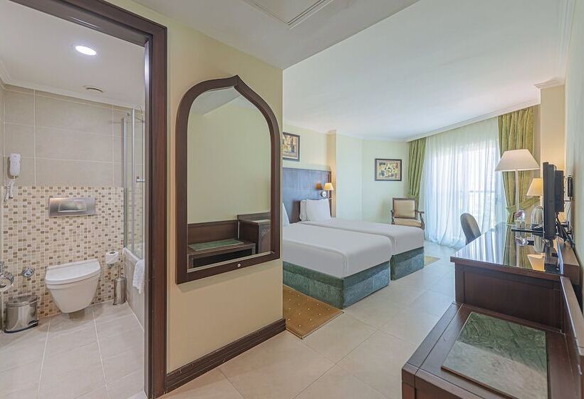 اتاق اساندارد با چشم‌انداز جانبی به دریا, Crowne Plaza Antalya, An Ihg