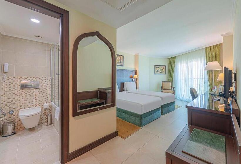 اتاق اساندارد با چشم‌انداز جانبی به دریا, Crowne Plaza Antalya, An Ihg