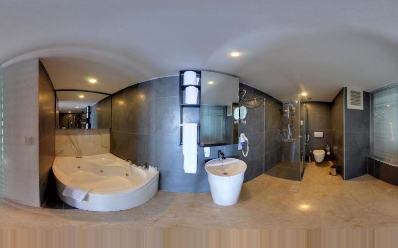 سوئیت جونیور با استخر, Flora Garden Beach Club   All Inclusive