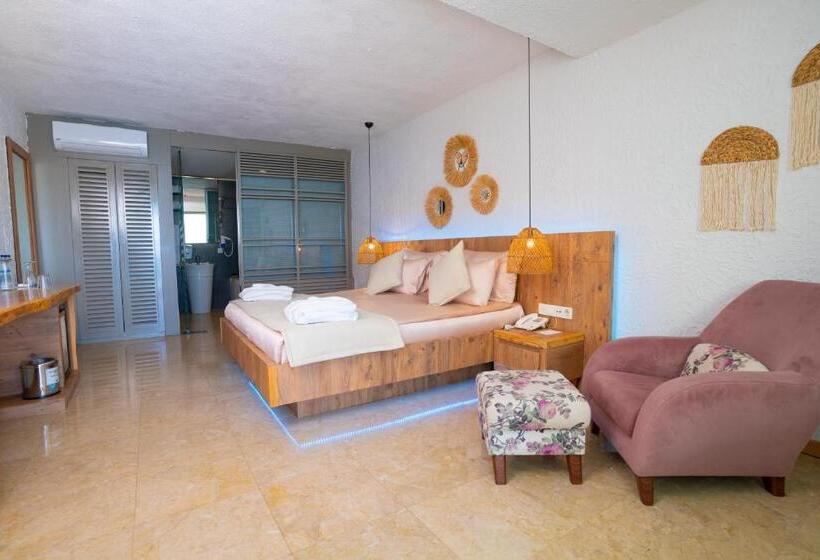 سوئیت جونیور با استخر, Flora Garden Beach Club   All Inclusive