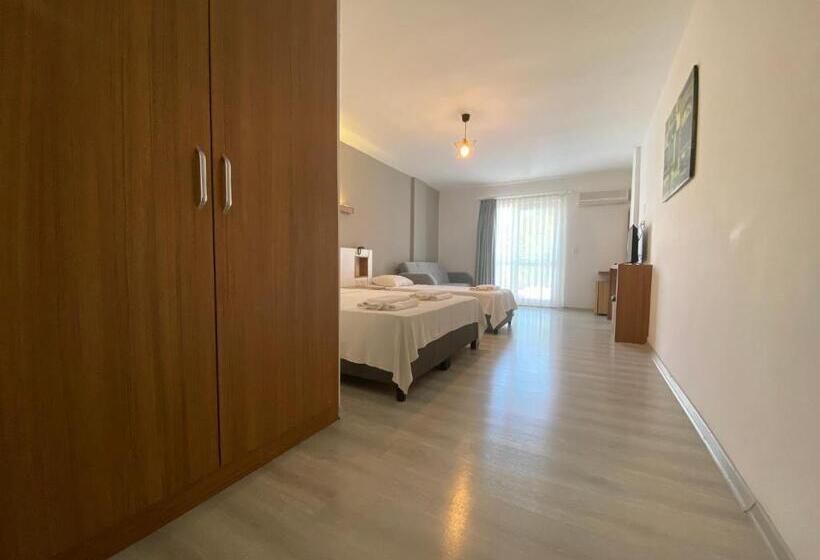 Standard Triple Room with Terrace, Grand Emir Hotel & Spa