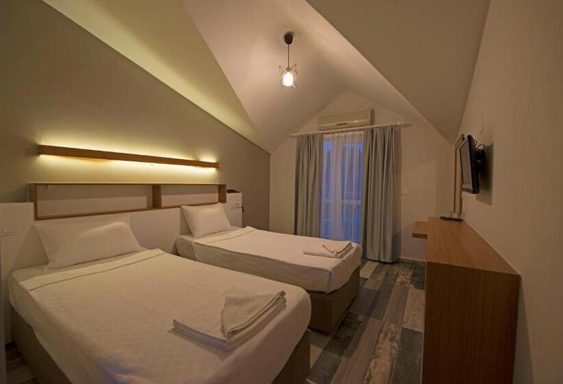 Standard Triple Room with Terrace, Grand Emir Hotel & Spa