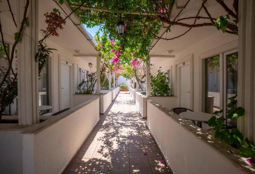 Standard Triple Room with Terrace, Grand Emir Hotel & Spa