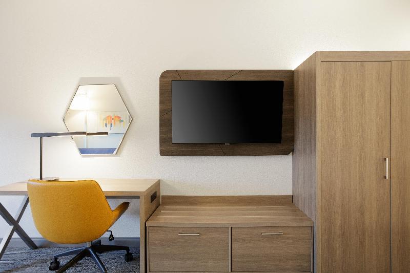 اتاق استاندارد برای معلولان, Holiday Inn Express & Suites Buford Ne   Lake Lanier, An Ihg