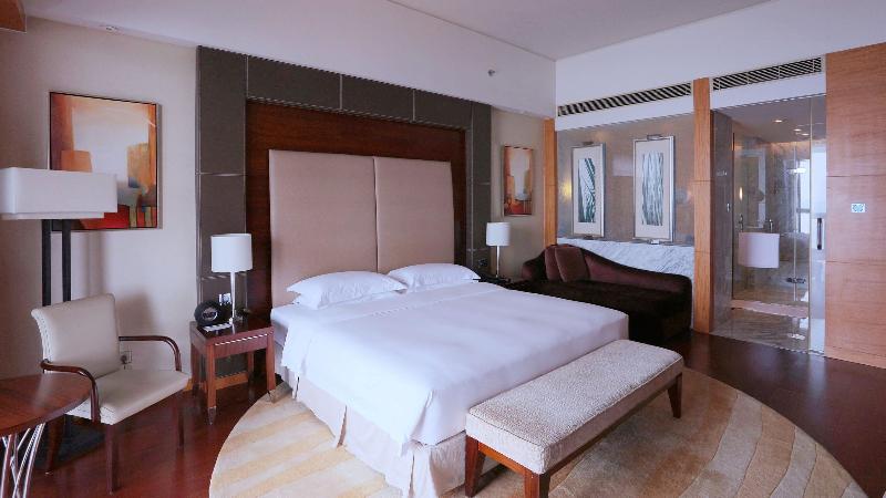 Club Room King Bed, Hyatt Regency Dongguan