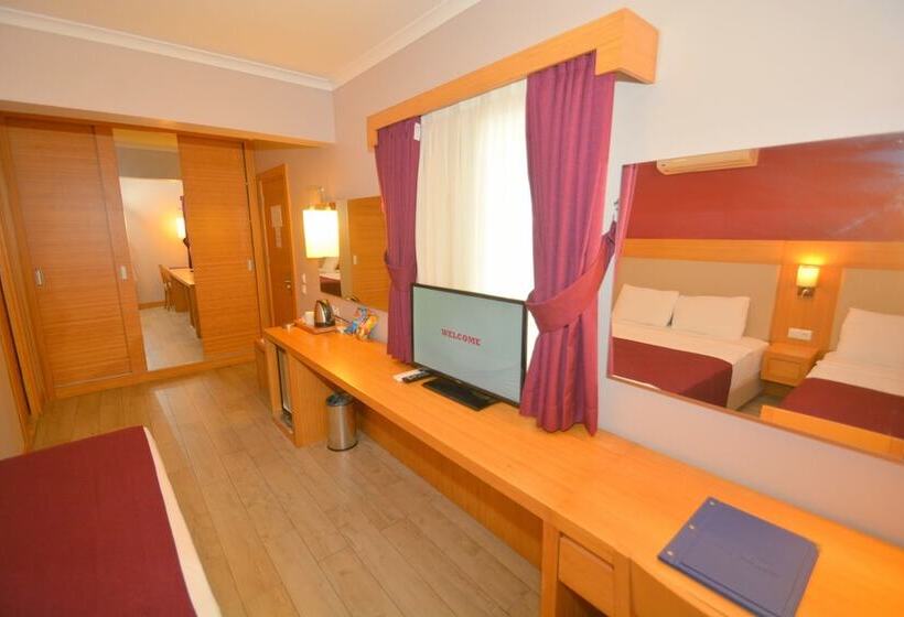 Chambre Triple Standard, Istankoy