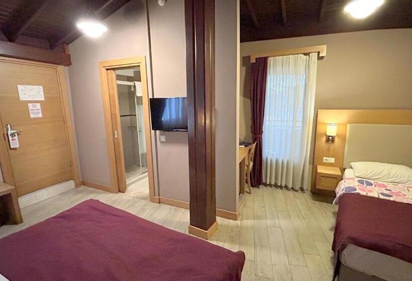 Chambre Triple Standard, Istankoy