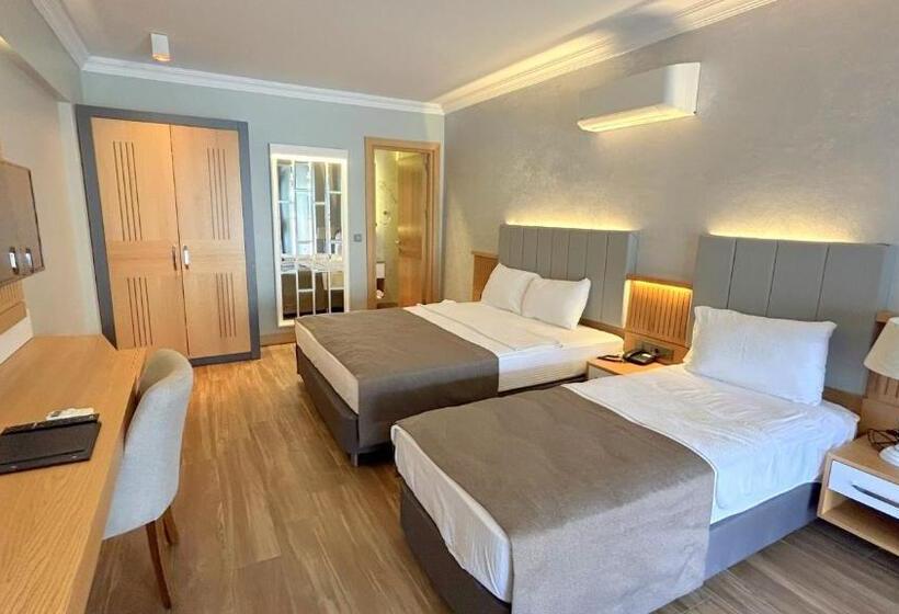 3 Bett Superior Zimmer, Istankoy