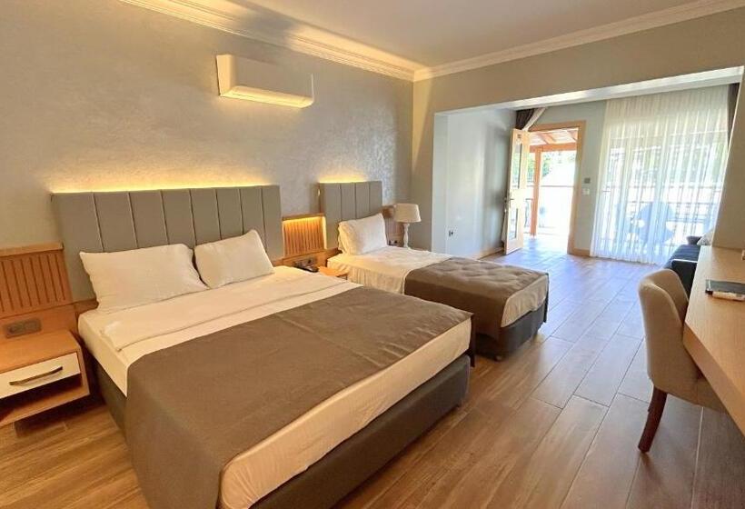 3 Bett Superior Zimmer, Istankoy