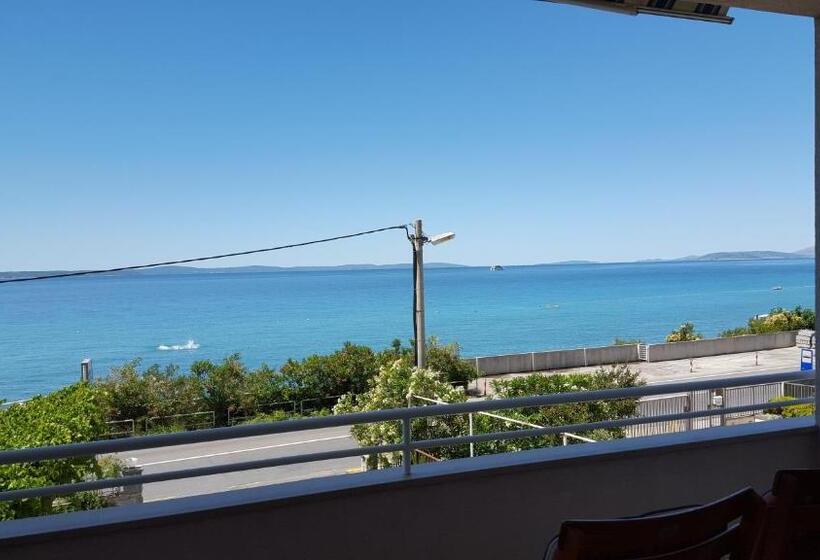 استودیوی استاندارد, Marin Apartments