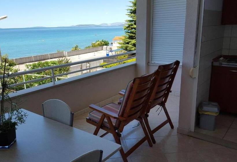 استودیوی استاندارد, Marin Apartments