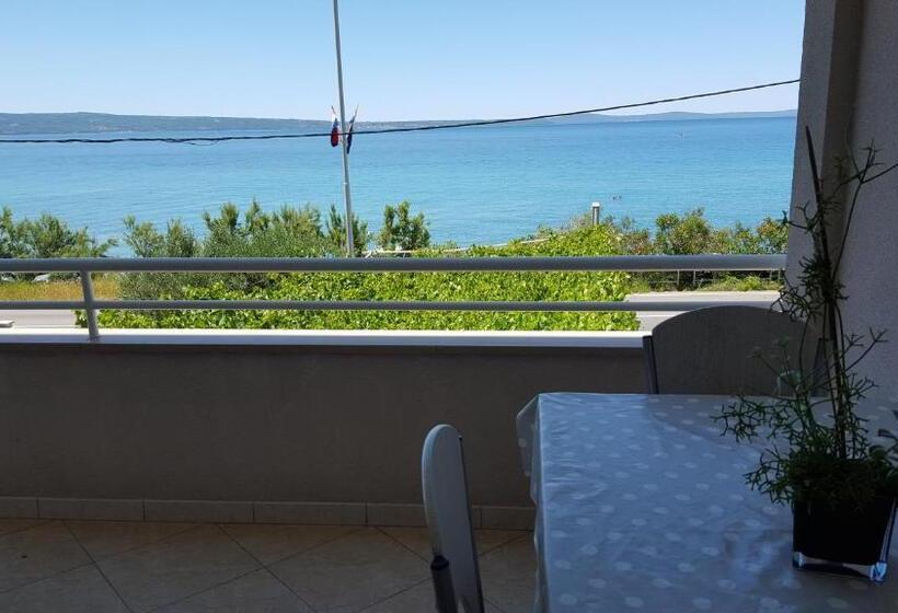 استودیوی استاندارد, Marin Apartments