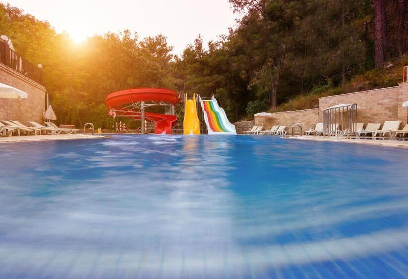 اتاق خانوادگی با تختخواب سفری, Pine Valley Hotel Oludeniz