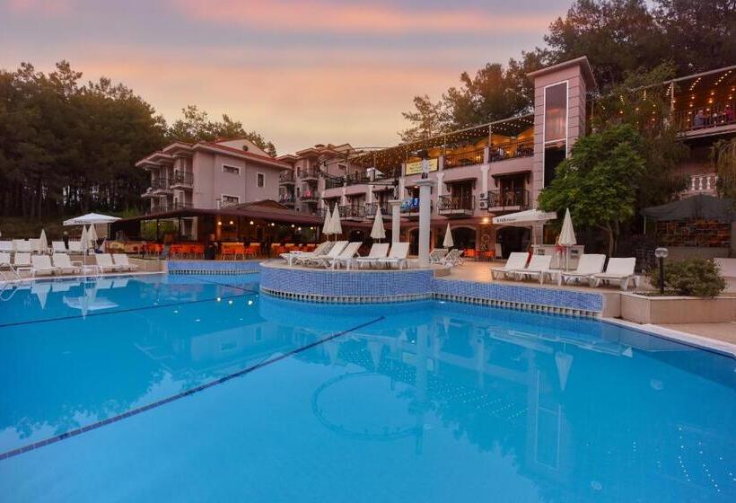 اتاق خانوادگی با تختخواب سفری, Pine Valley Hotel Oludeniz