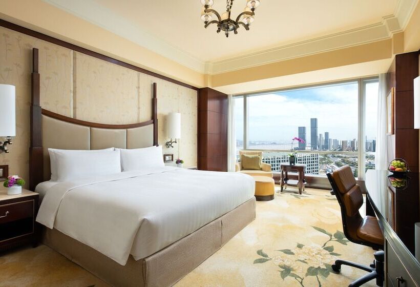 اتاق کلاب, Shangri La Wenzhou A Panoramic View Of The River, Adjacent To Wenzhou International Convention And E