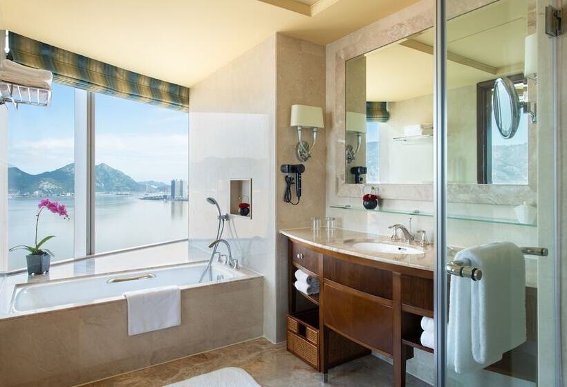 سوییت اجرایی, Shangri La Wenzhou A Panoramic View Of The River, Adjacent To Wenzhou International Convention And E