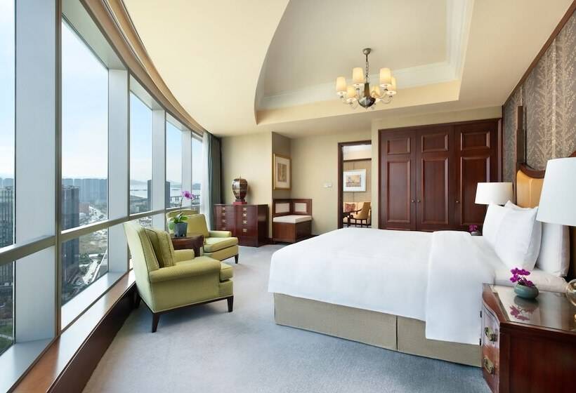 سوییت اجرایی, Shangri La Wenzhou A Panoramic View Of The River, Adjacent To Wenzhou International Convention And E