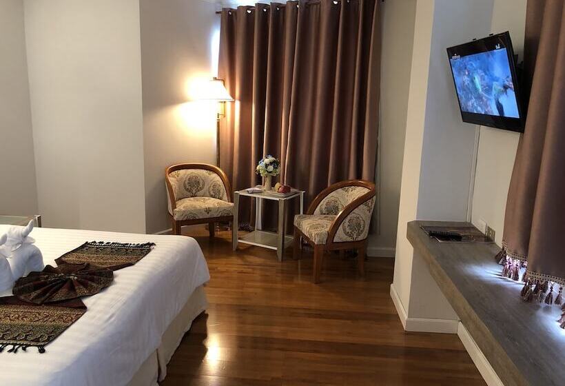 Junior Suite, Thongtarin