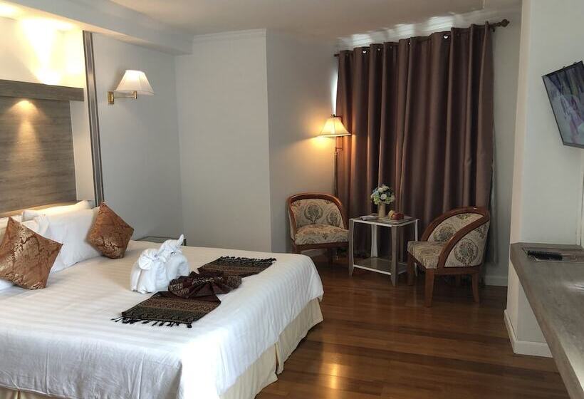 Junior Suite, Thongtarin