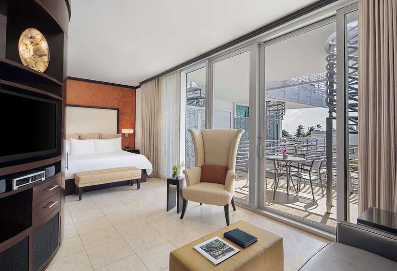 سوییت با چشم‌انداز جانبی دریا, Z Ocean Hotel, Classico A Sonesta Collection