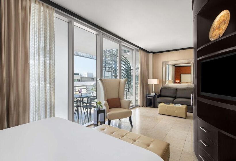 سوییت با چشم‌انداز جانبی دریا, Z Ocean Hotel, Classico A Sonesta Collection
