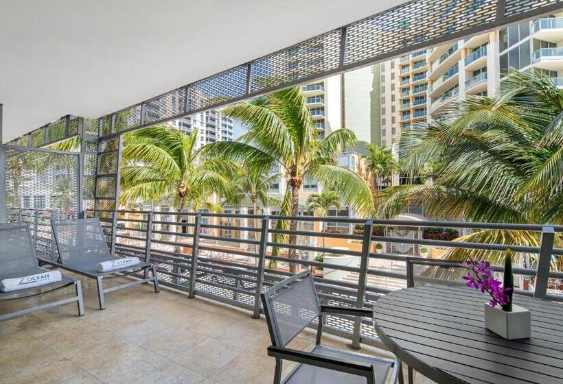 اتاق استاندارد با چشم‌انداز شهر, Z Ocean Hotel, Classico A Sonesta Collection