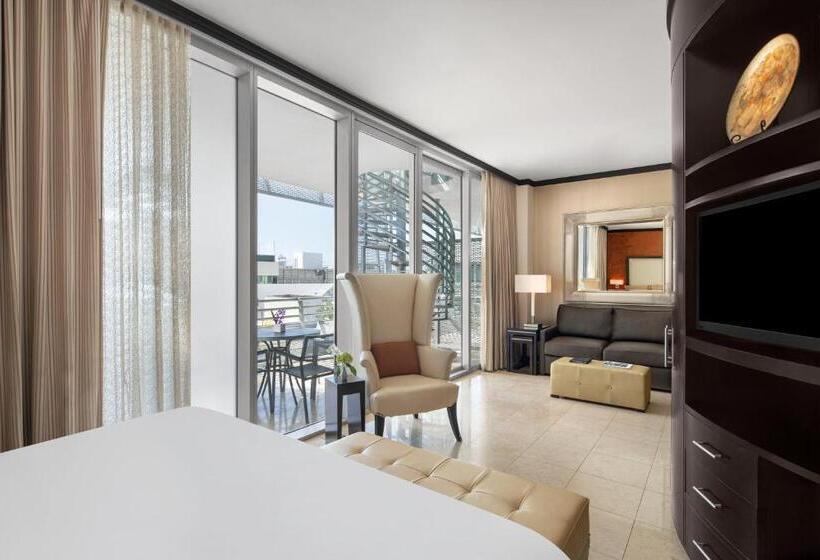 سوییت با چشم‌انداز جانبی دریا, Z Ocean Hotel, Classico A Sonesta Collection