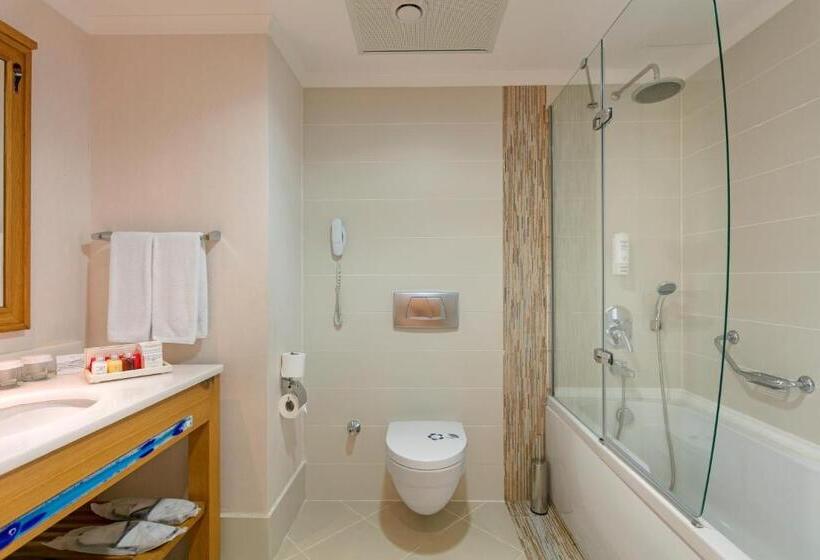 سوییت جونیور, Kefaluka Resort