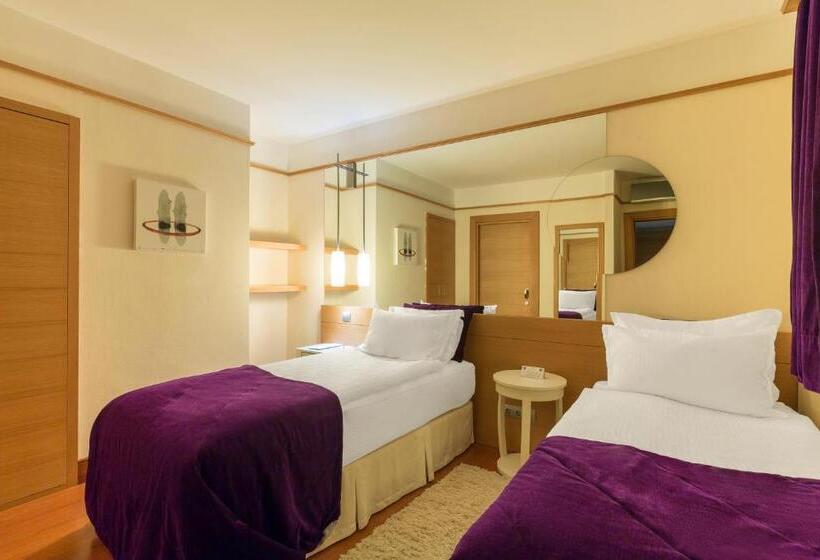 سوییت سوپریور, Kefaluka Resort