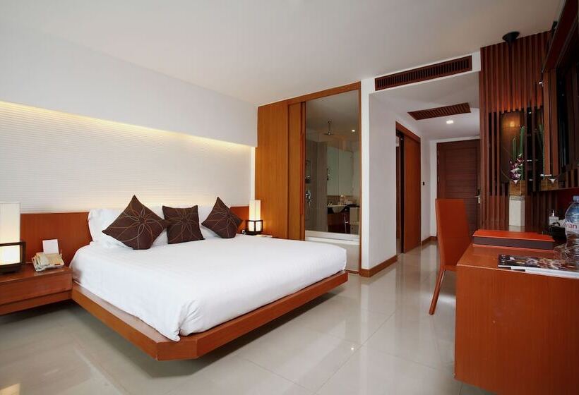 اتاق لوکس با چشم‌انداز استخر, La Flora Resort Patong