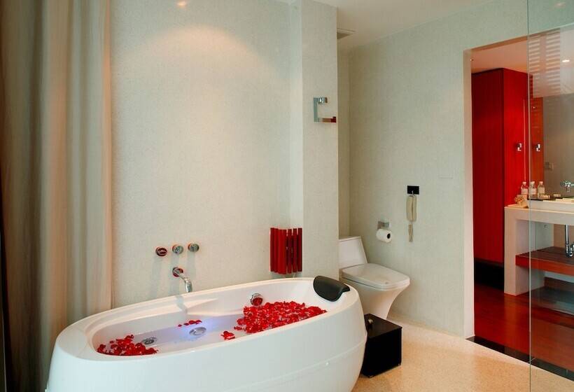 سوییت با چشم‌انداز دریا, La Flora Resort Patong