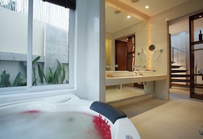ویلای یک اتاق خوابه با استخر شنا, La Flora Resort Patong