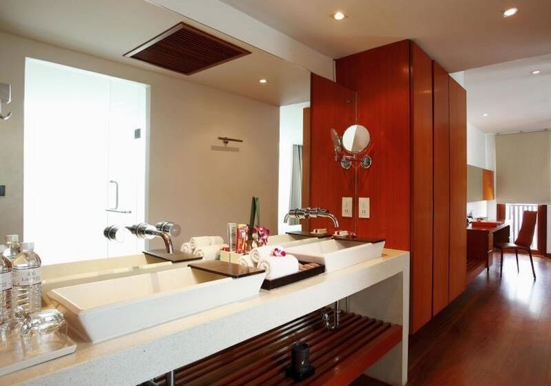 سوییت با چشم‌انداز دریا, La Flora Resort Patong