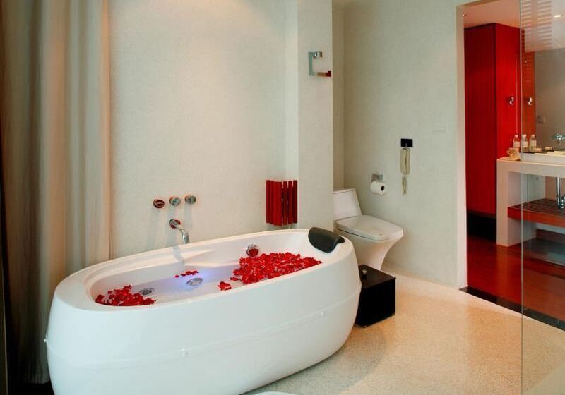 سوییت با چشم‌انداز دریا, La Flora Resort Patong
