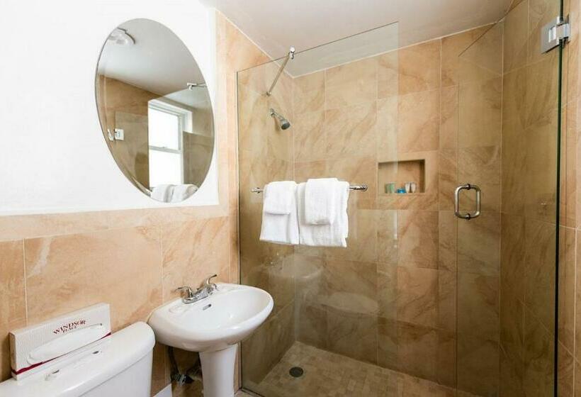 اتاق اساندارد با چشم‌انداز جانبی به دریا, Majestic Hotel South Beach