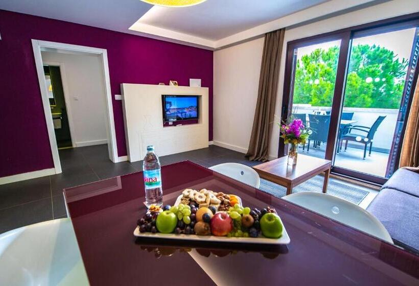 2 Bedroom Premium Apartment, Park Plaza Verudela Pula