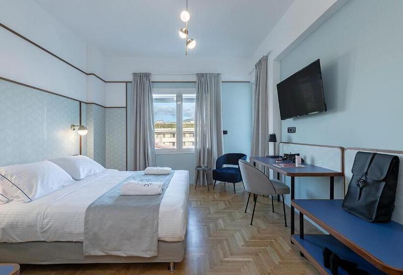 استودیوی لوکس, Acro Urban Suites